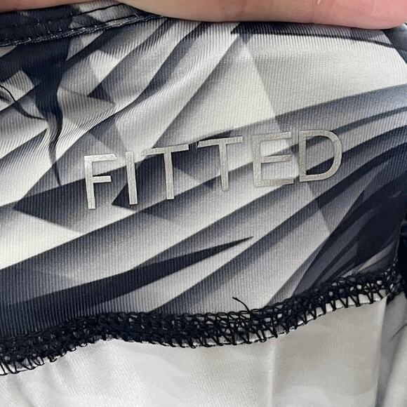 Danskin Now Women's Capri Athletic Leggings S Fitted Black White Geometric Print - Picture 8 of 10